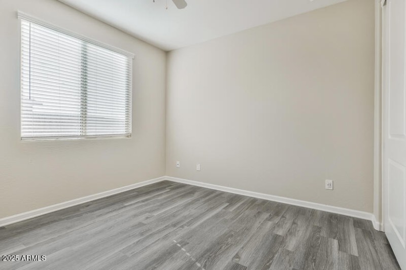 011-photo-bedroom-11880941