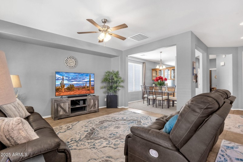 15-web-or-mls-4092-e-donato-dr