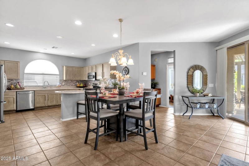 17-web-or-mls-4092-e-donato-dr