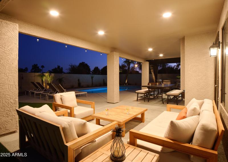 PropertyImageCo_5921ESandraTerraceTwilig