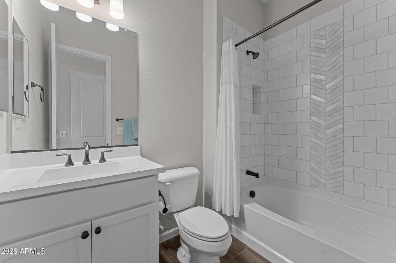 Guest ensuite bathroom