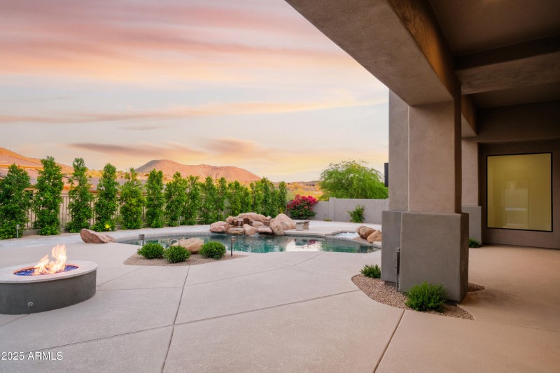 39_16065 N 111th Way