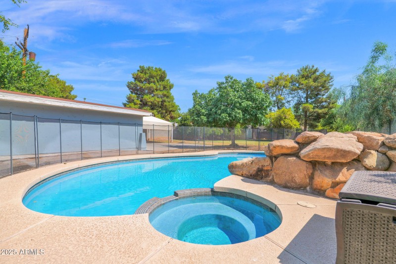 29-web-or-mls-P1246812