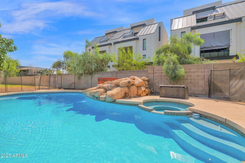 30-web-or-mls-P1246814