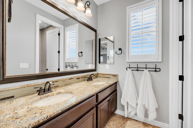 Full Guest Bathroom 1