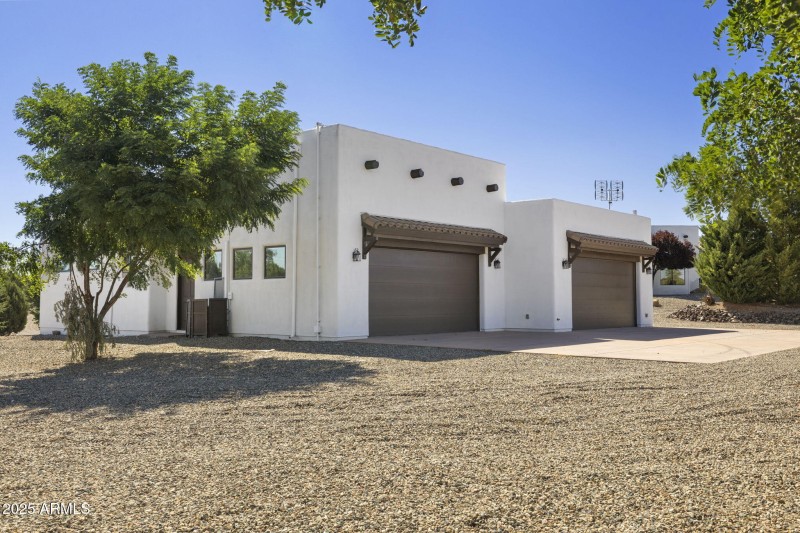 13871 N Grey Bears Trl- Garages 3