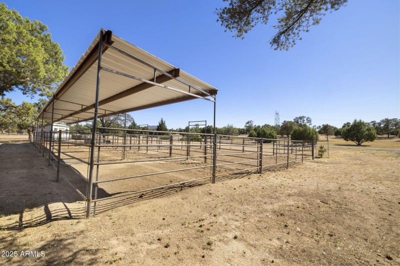 13871 N Grey Bears Trl- Stalls