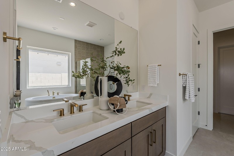 Lot 34 dual vanity PR