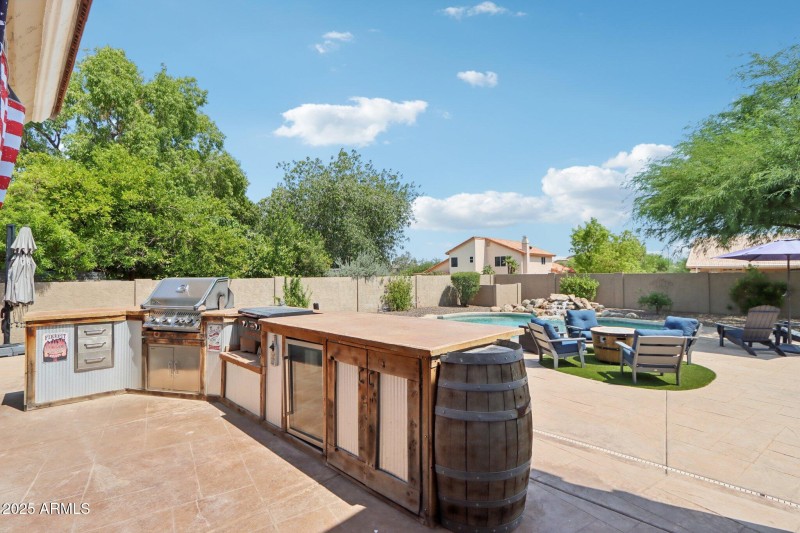 Outdoor Bar and Grill