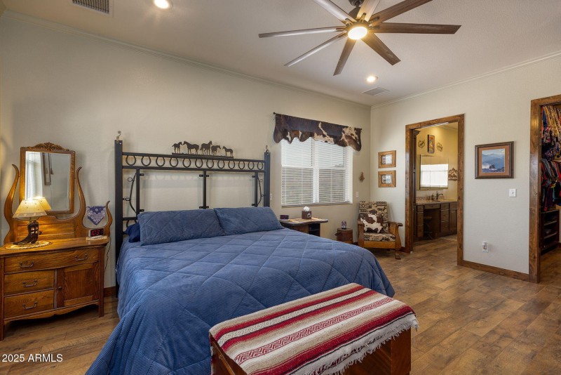 22-web-or-mls-photo(22) 828 N Gun Creek