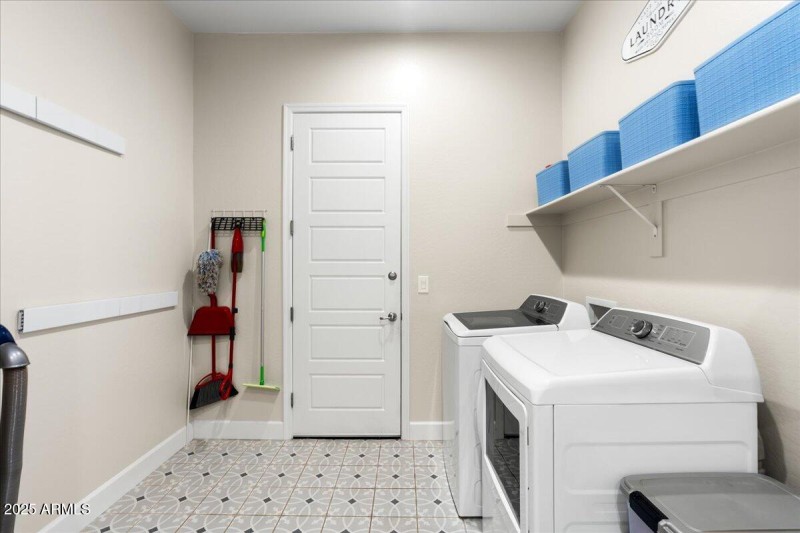 21-Large Laundry Room