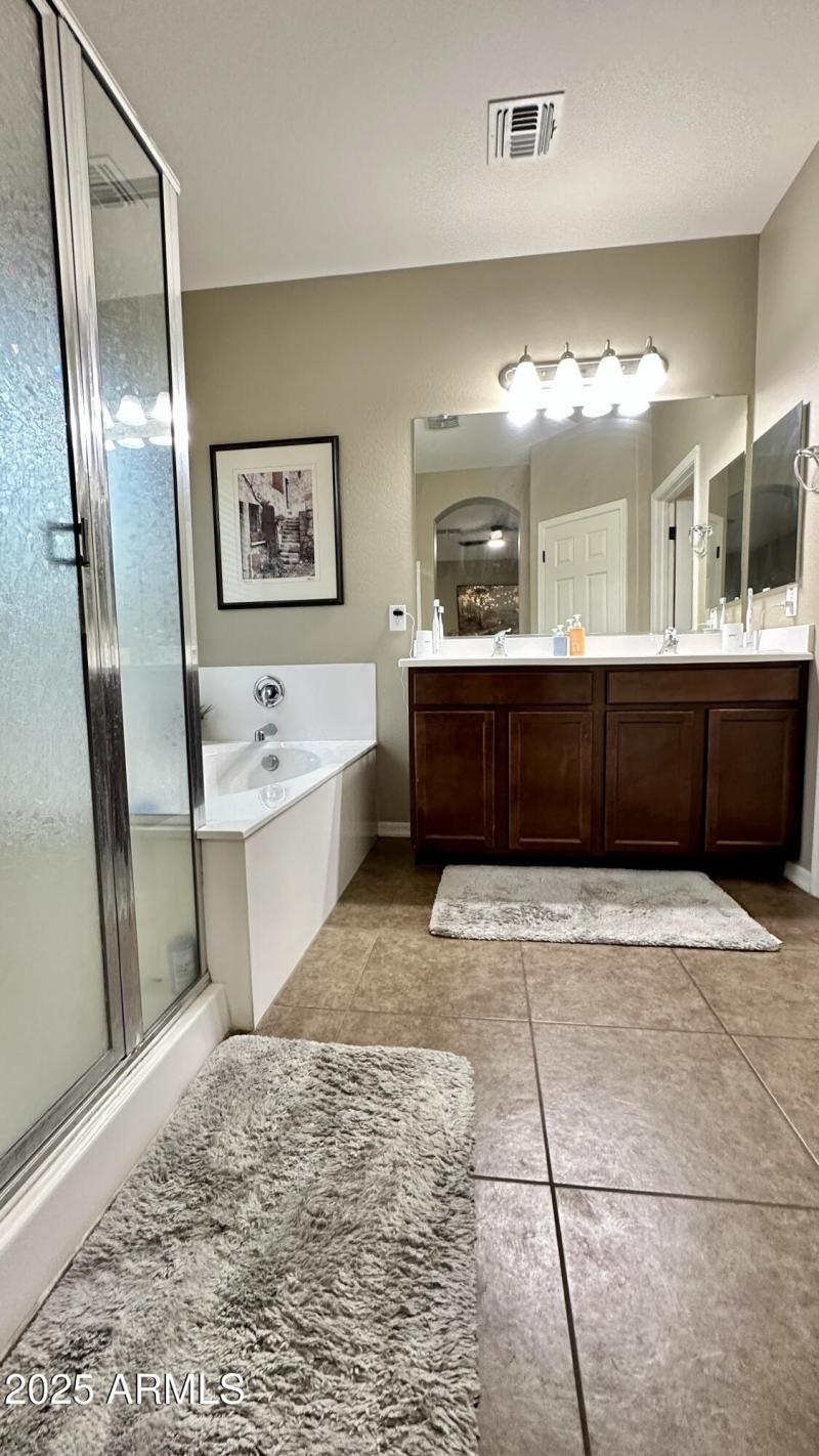 D4AC430E-2045-484B-BAB9-8AE4F183D136_1_2