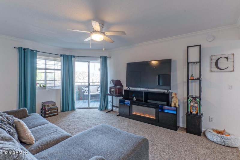 1720 East Thunderbird Road-large-004-045