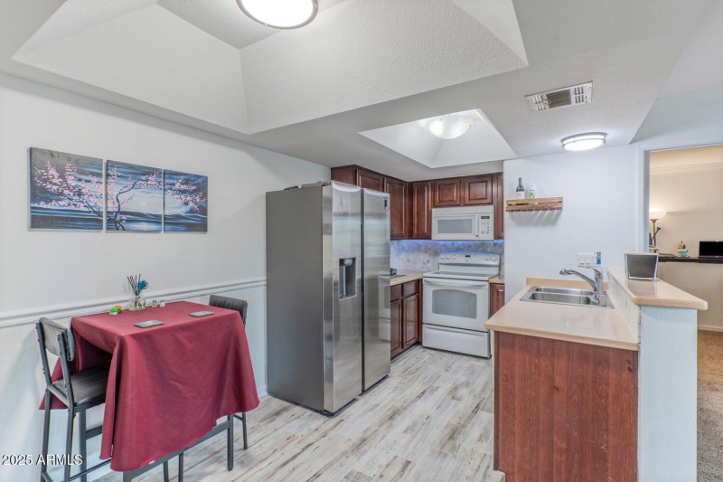 1720 East Thunderbird Road-large-006-035