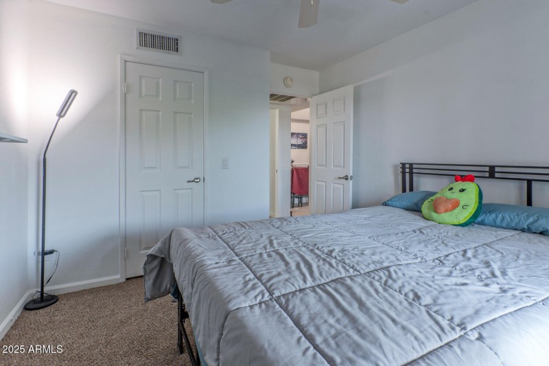 1720 East Thunderbird Road-large-011-041