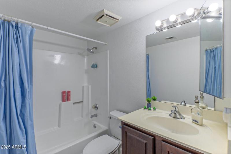 1720 East Thunderbird Road-large-014-040