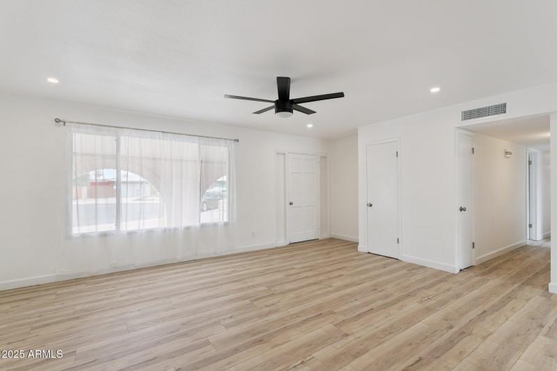 7-web-or-mls-18045-n-20th-ln