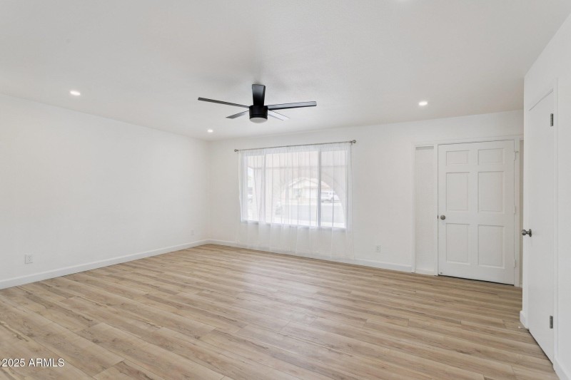 8-web-or-mls-18045-n-20th-ln