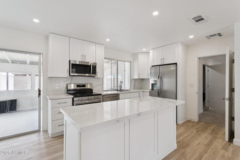 11-web-or-mls-18045-n-20th-ln