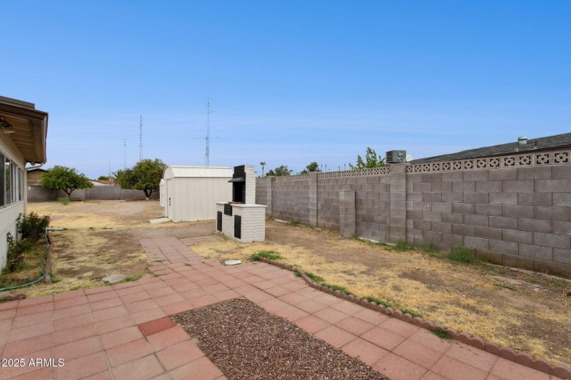 37-web-or-mls-18045-n-20th-ln