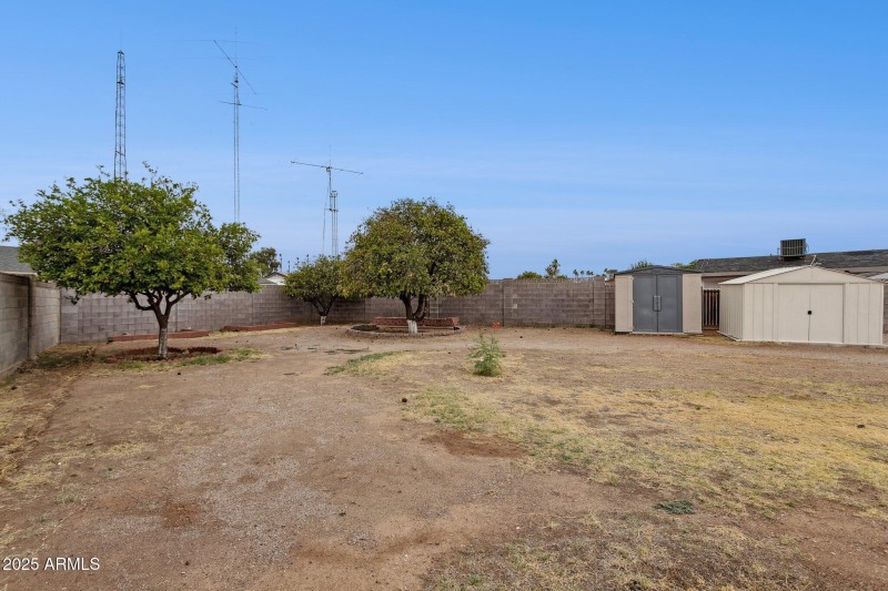 41-web-or-mls-18045-n-20th-ln