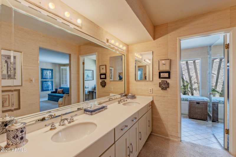 Primary bath with dual sinks