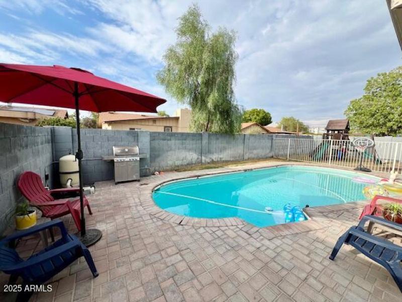 FENCED POOL/PATIO