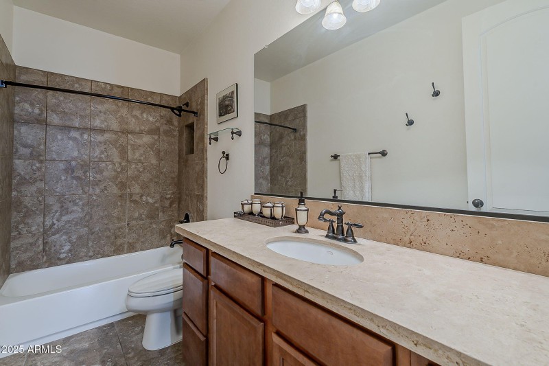 40-web-or-mls-Windsor-40