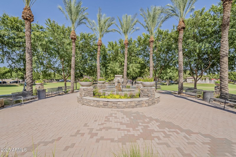 76-web-or-mls-Windsor Community-9