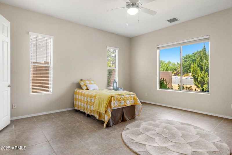 24-Primary Bedroom (1)