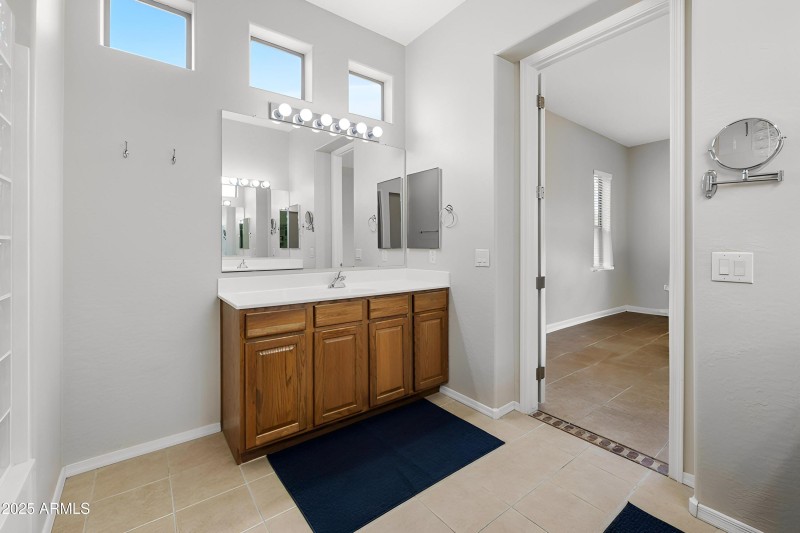 27-Primary-Bathroom-(2) - Furniture remo