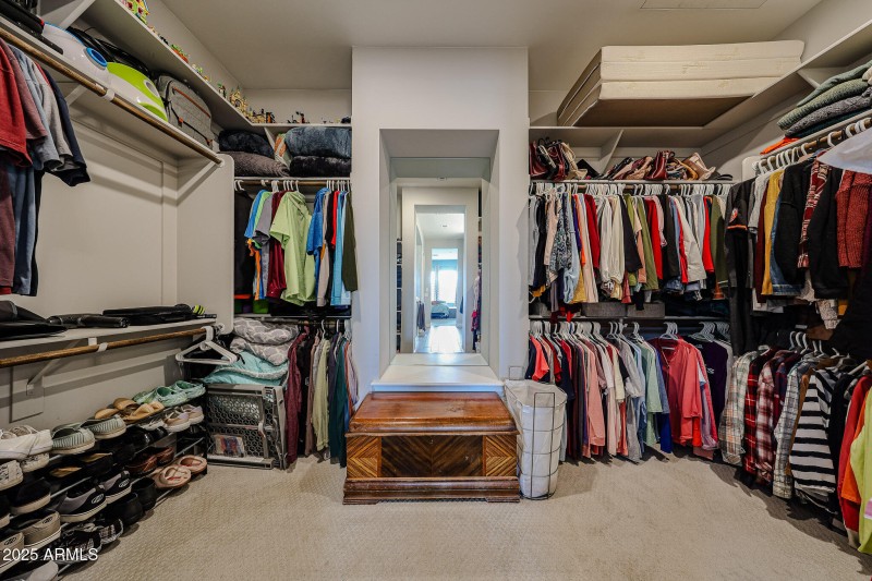 Master closet 1