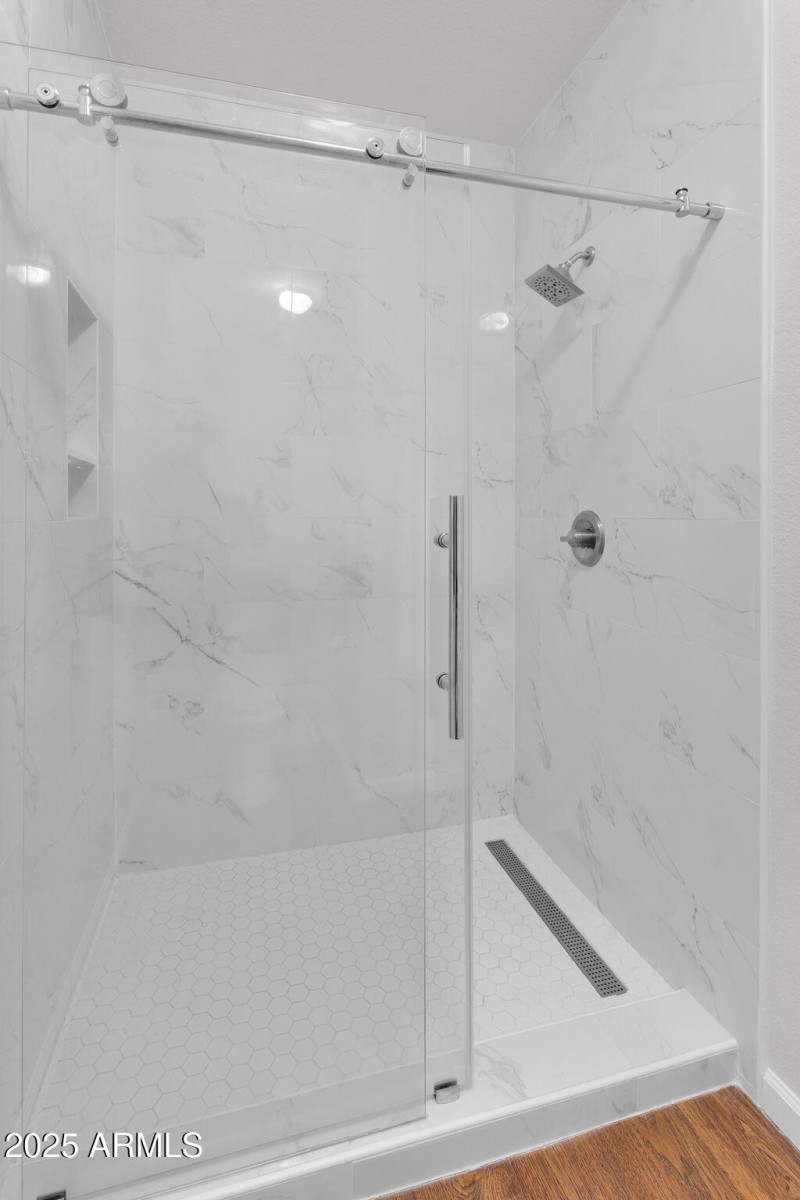 large-01981961-f5e0-71d6-88af-69c7591321