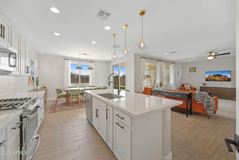 15-web-or-mls-11716-n-168th-dr