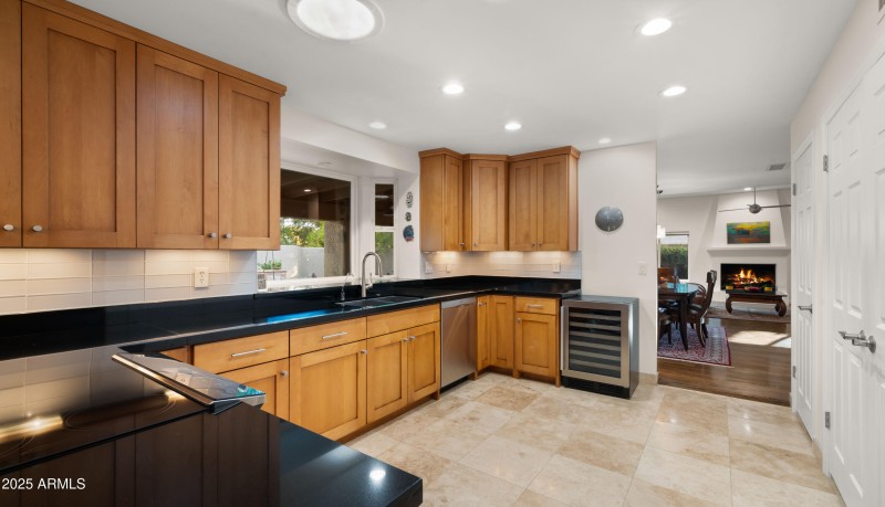 Many Cabinets in Kitchn