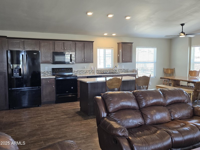 Mesquite Avenue - Great Room 3