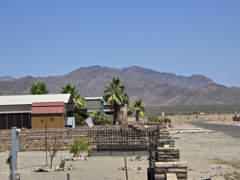 Mesquite Avenue - View to East