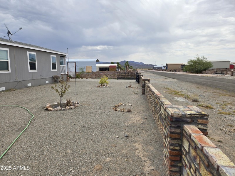Mesquite Avenue - Front Yard
