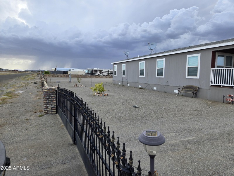 Mesquite Avenue - View to West
