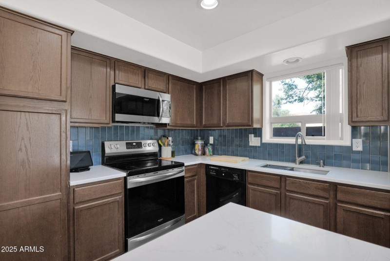 28-web-or-mls-P1246583