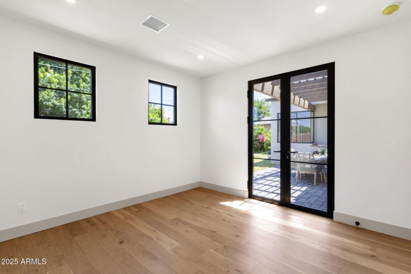 Bedroom w: Exterior Door