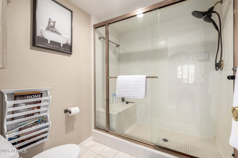 Seperate toilet & shower room