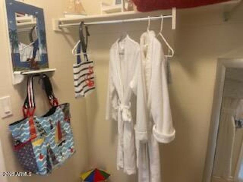 Bed 2 walk in closet