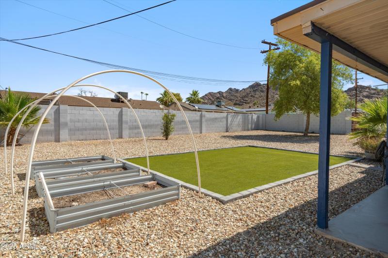 Large Backyard & Gardening Area