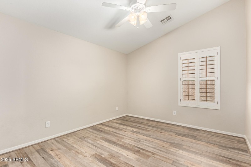 Upstairs bedroom 2 w: walk-in closet