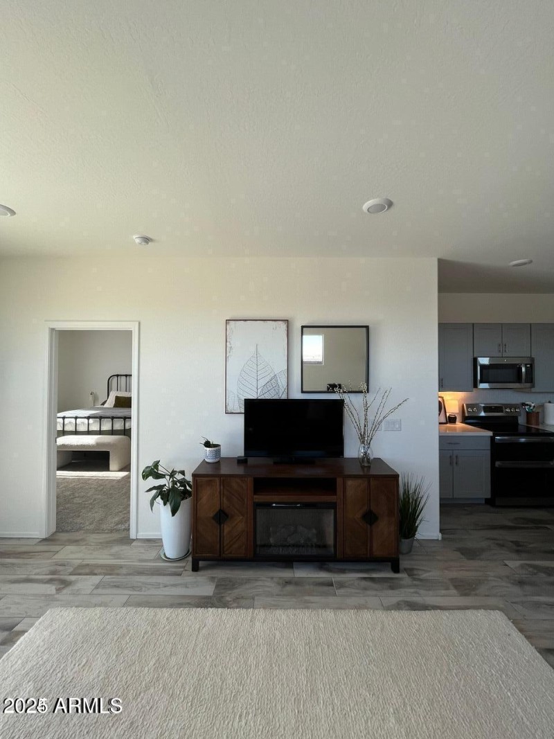 MARLEY HOME LIVING ROOM 3