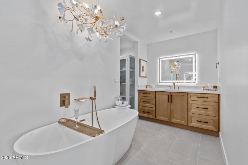 PRIMARY SUITE 2 BATH