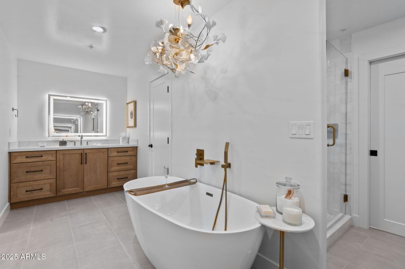 PRIMARY SUITE 2 BATH