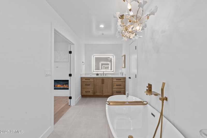 PRIMARY SUITE BATH 2