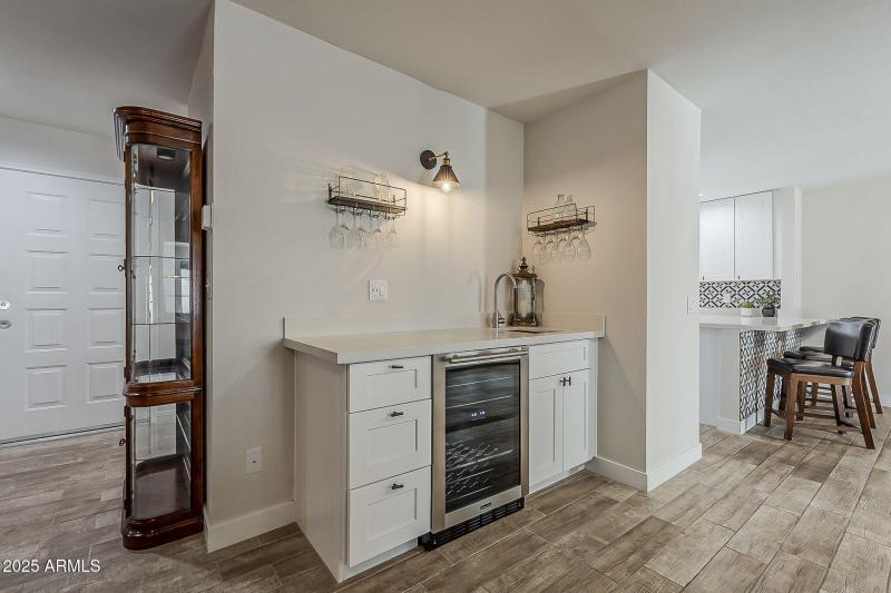 Coffee bar/Wine area